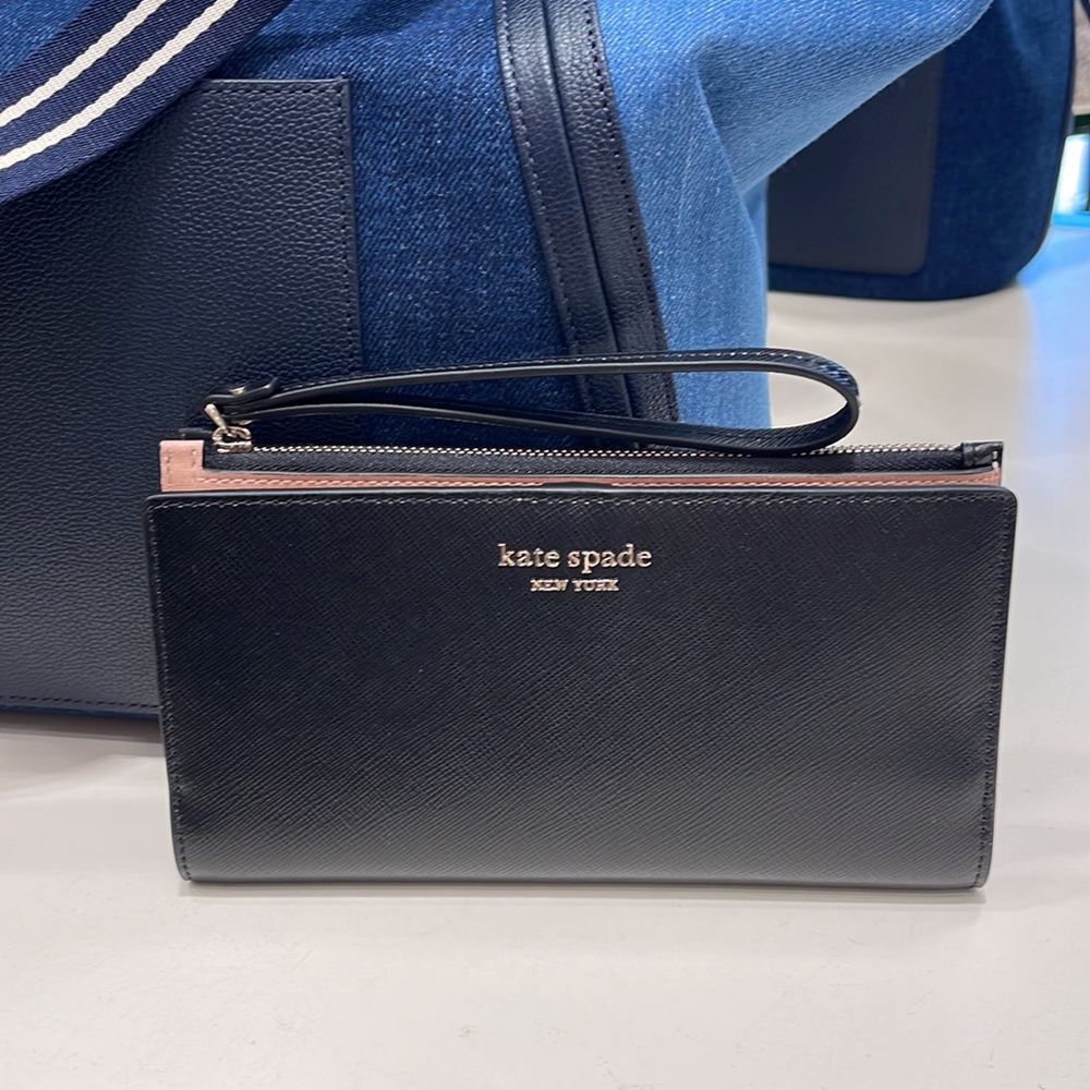 Kate Spade Spencer Continental Wristlet
Black
NWT - Picture 6 of 16